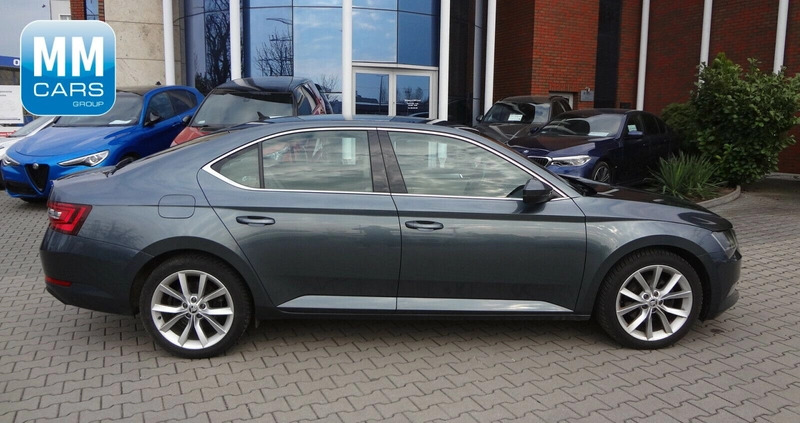 Skoda Superb cena 76850 przebieg: 194300, rok produkcji 2019 z Sandomierz małe 191